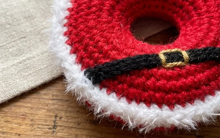 Amigurumi Santa Donut Ornament Free Pattern-4